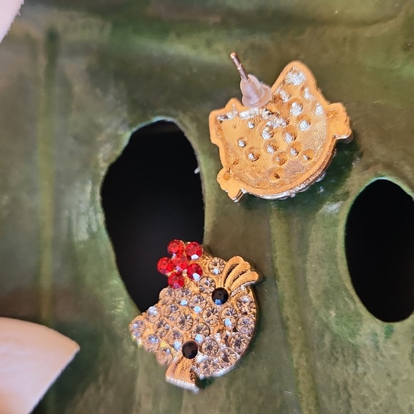 NWT HELLO KITTY EARRINGS - GOLD TONE - Picture 4 of 4